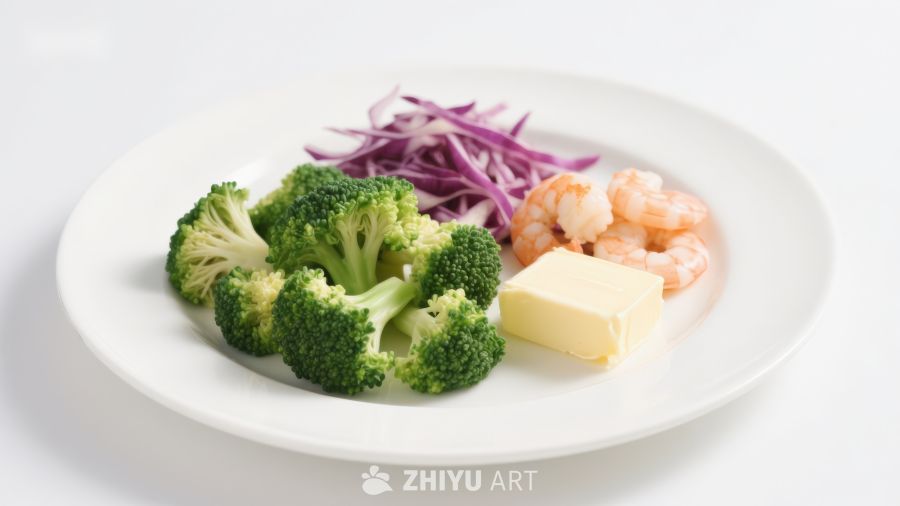 盘中蔬菜虾仁与黄油