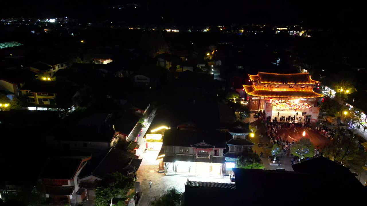 航拍云南立交束河古镇四方听音广场篝火晚会  