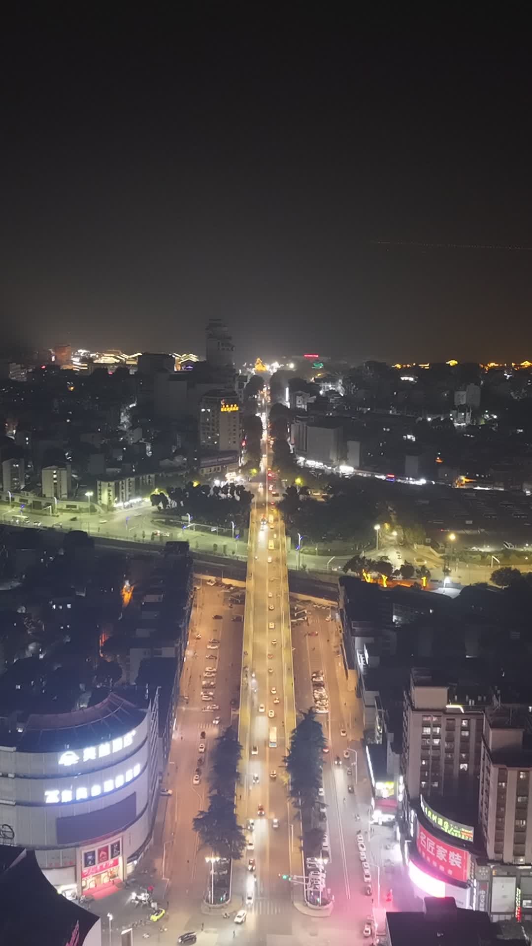 璀璨夜幕下的都市繁华