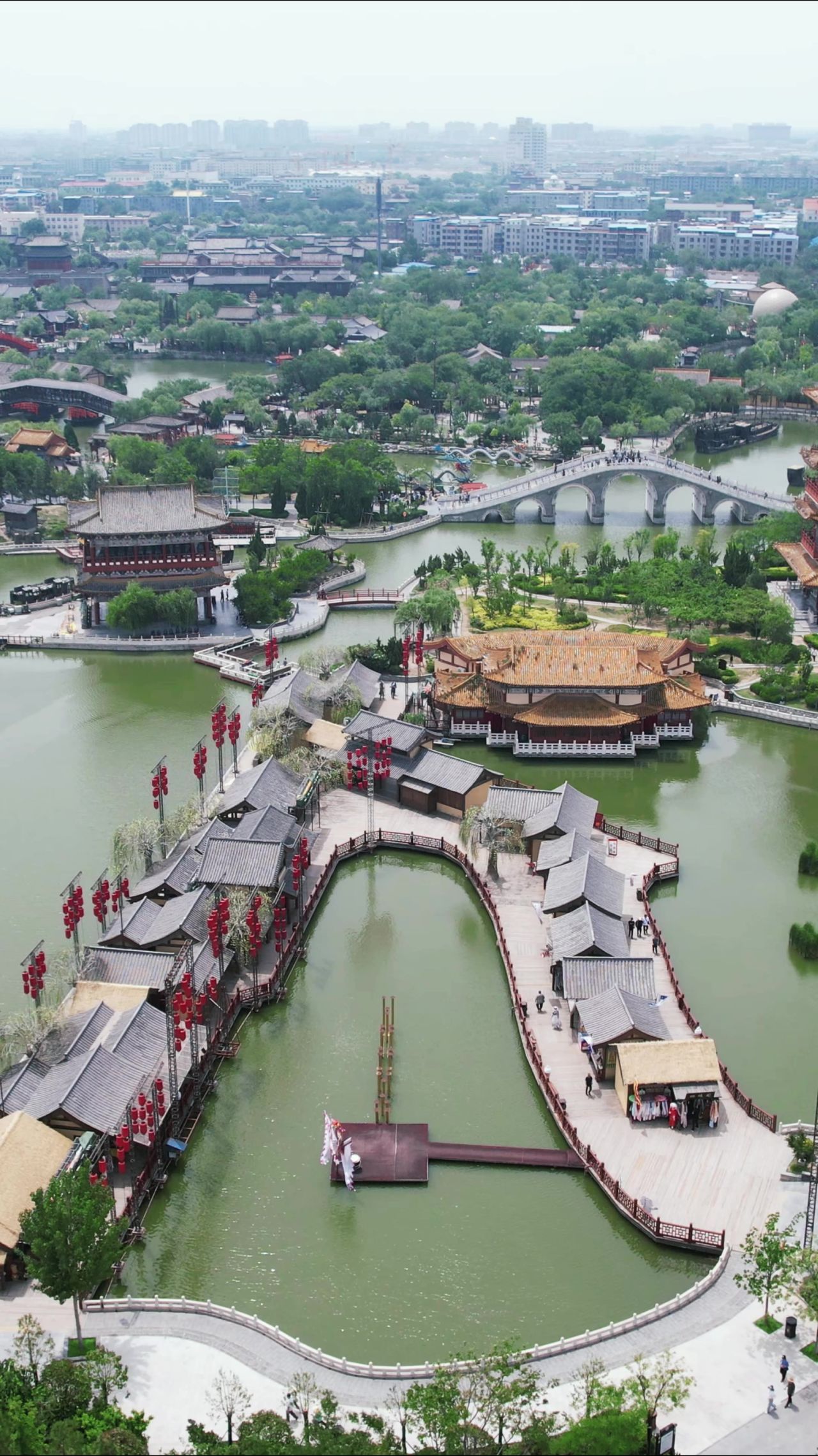 河南开封清明上河园5A景区竖屏航拍 