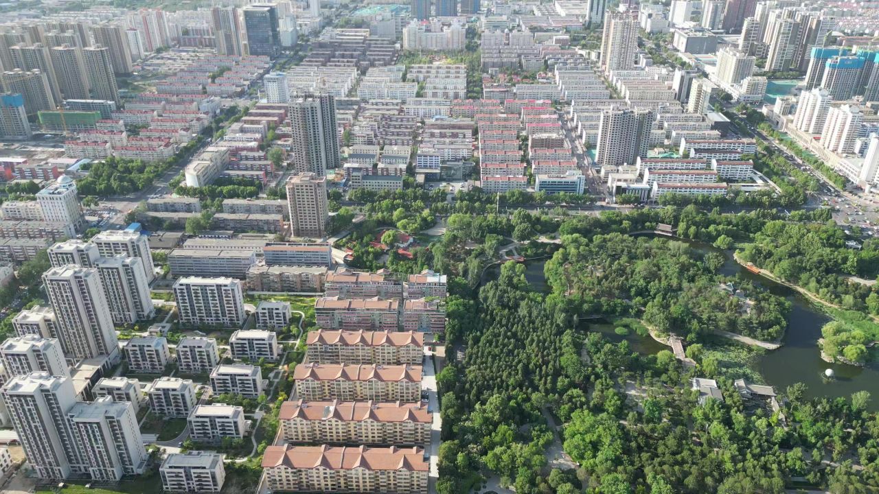 航拍河北保定竞秀公园