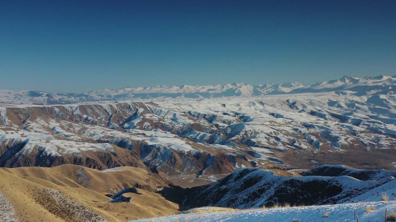 雪山壮丽景色