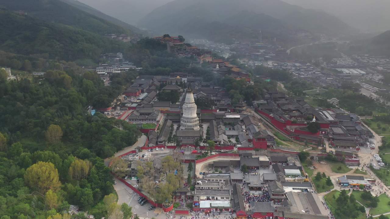 寺庙山谷航拍