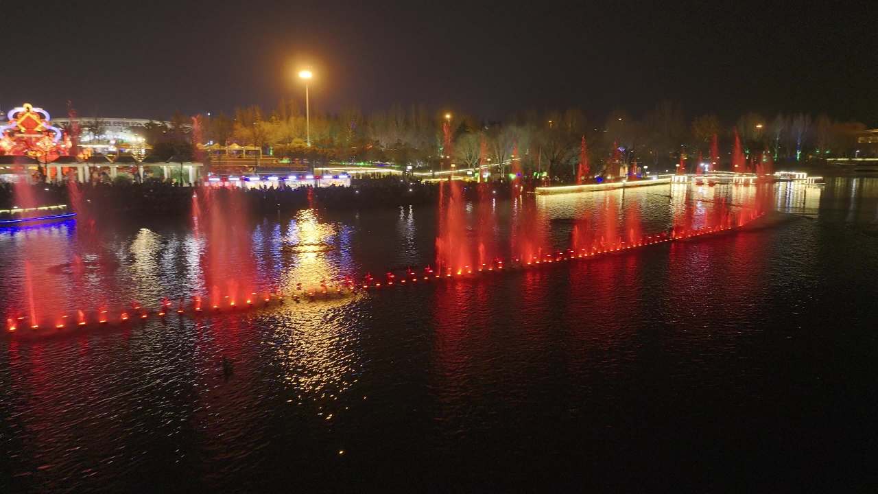 夜色中的梦幻喷泉