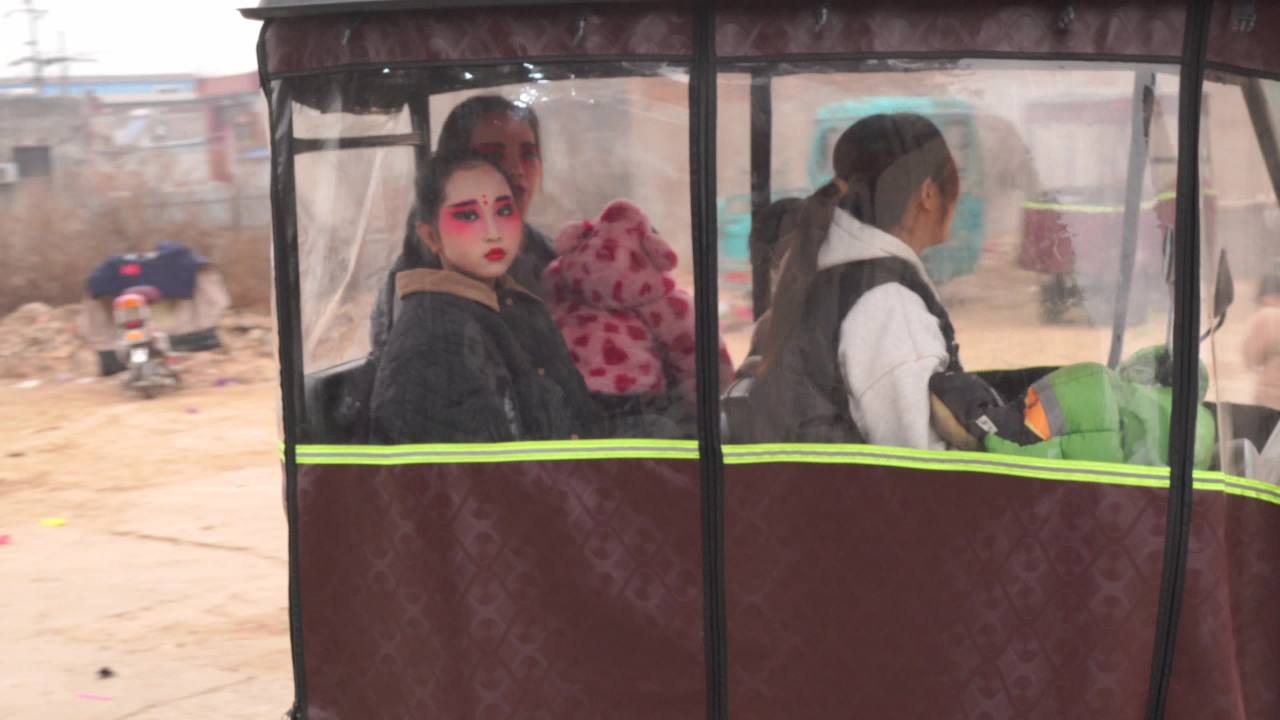 村庄里的电动三轮车