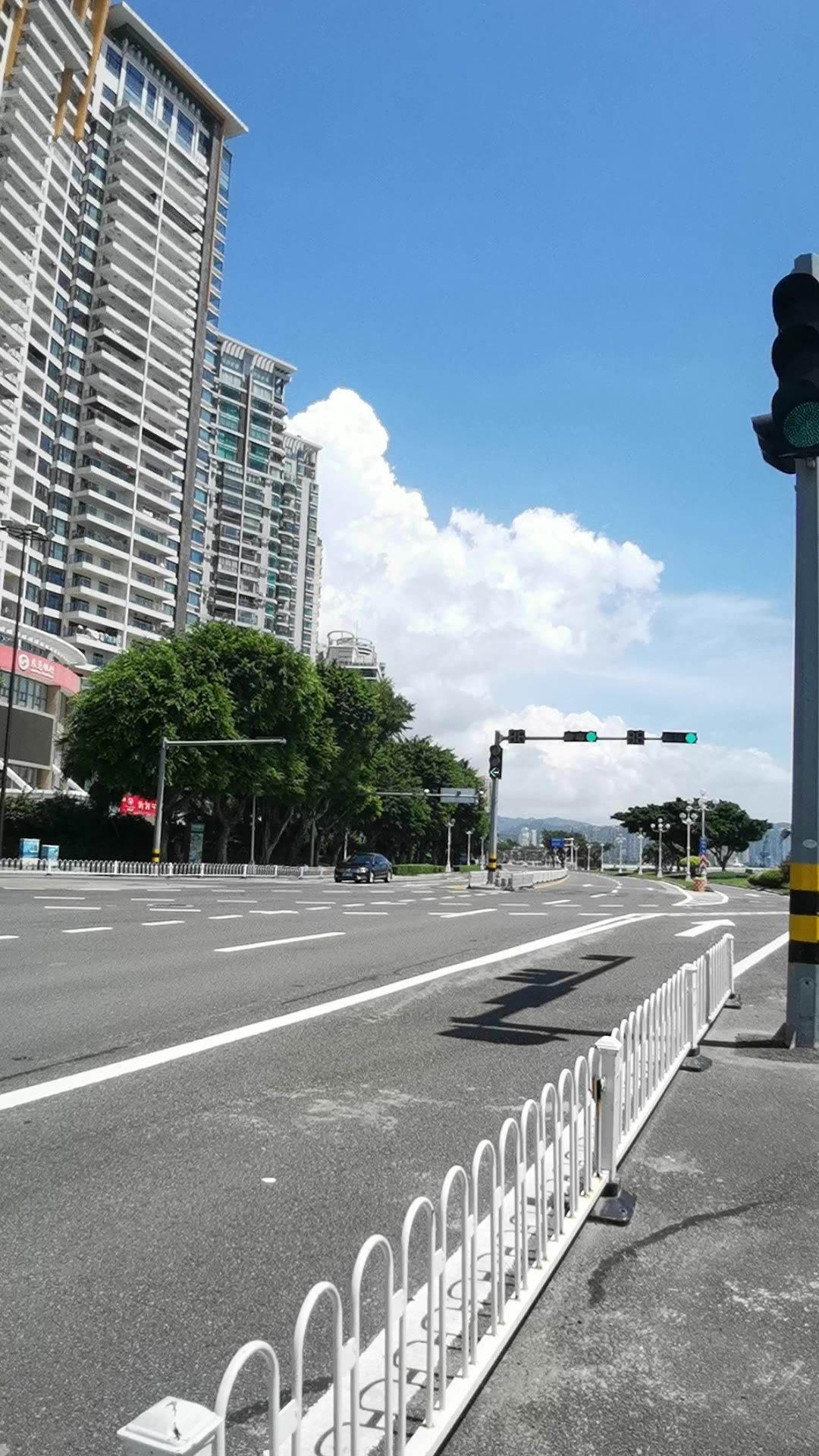 公路旁的风景