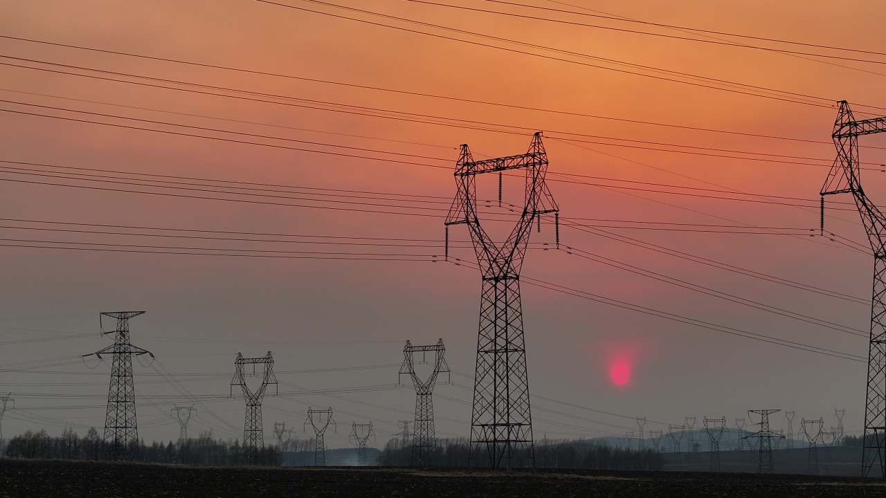 航拍电塔夕阳02 4K视频素材 电影感视频素材 7