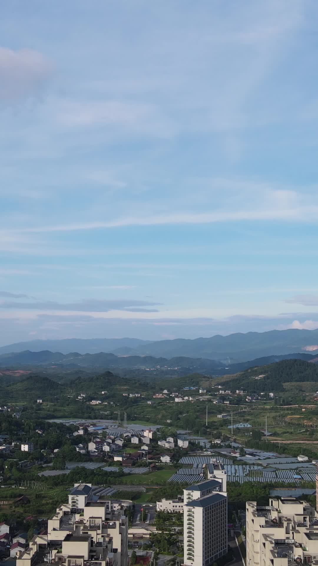 山间静谧村庄