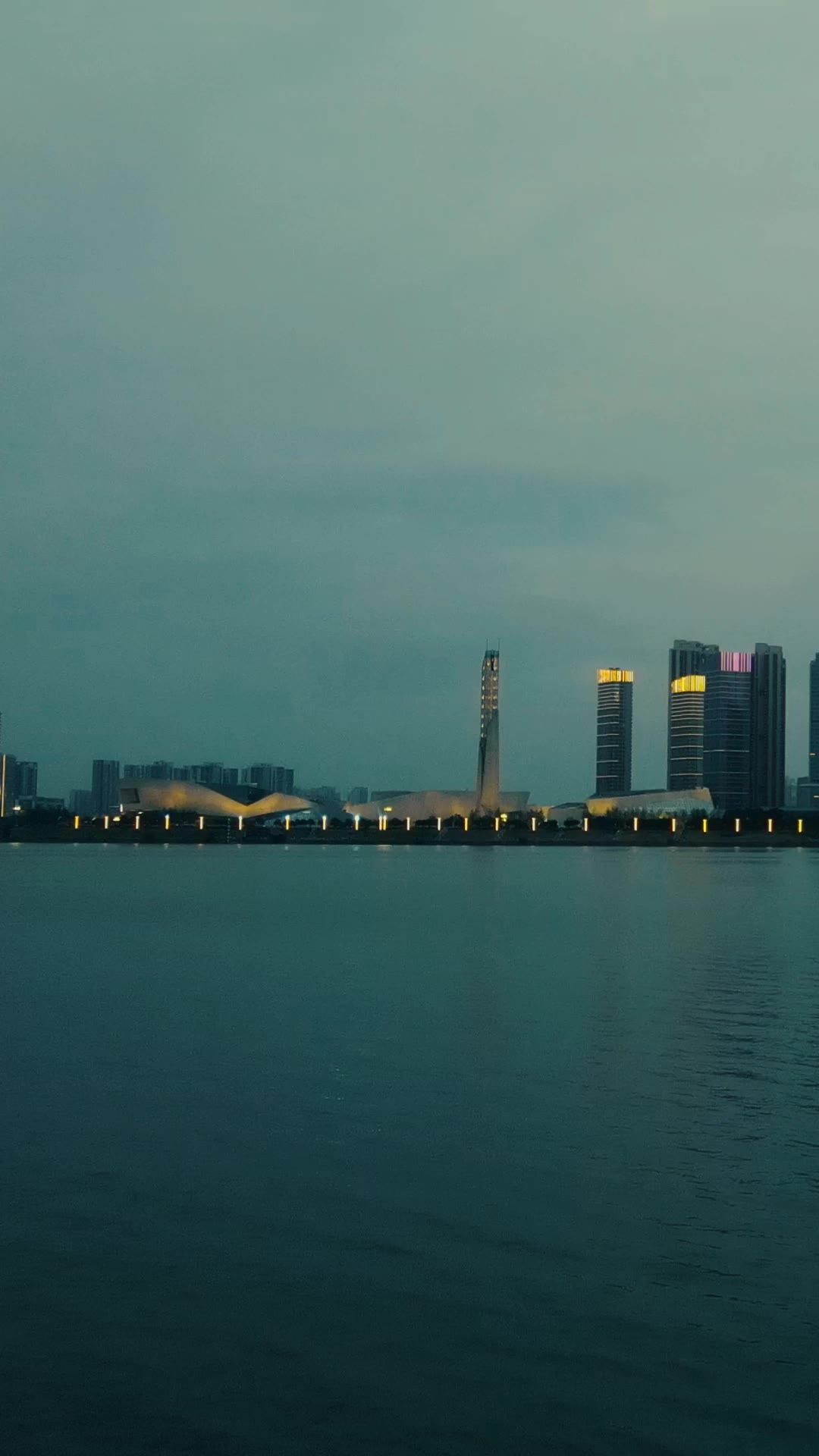城市航拍湖南长沙北辰三角洲夜景灯光竖屏航拍