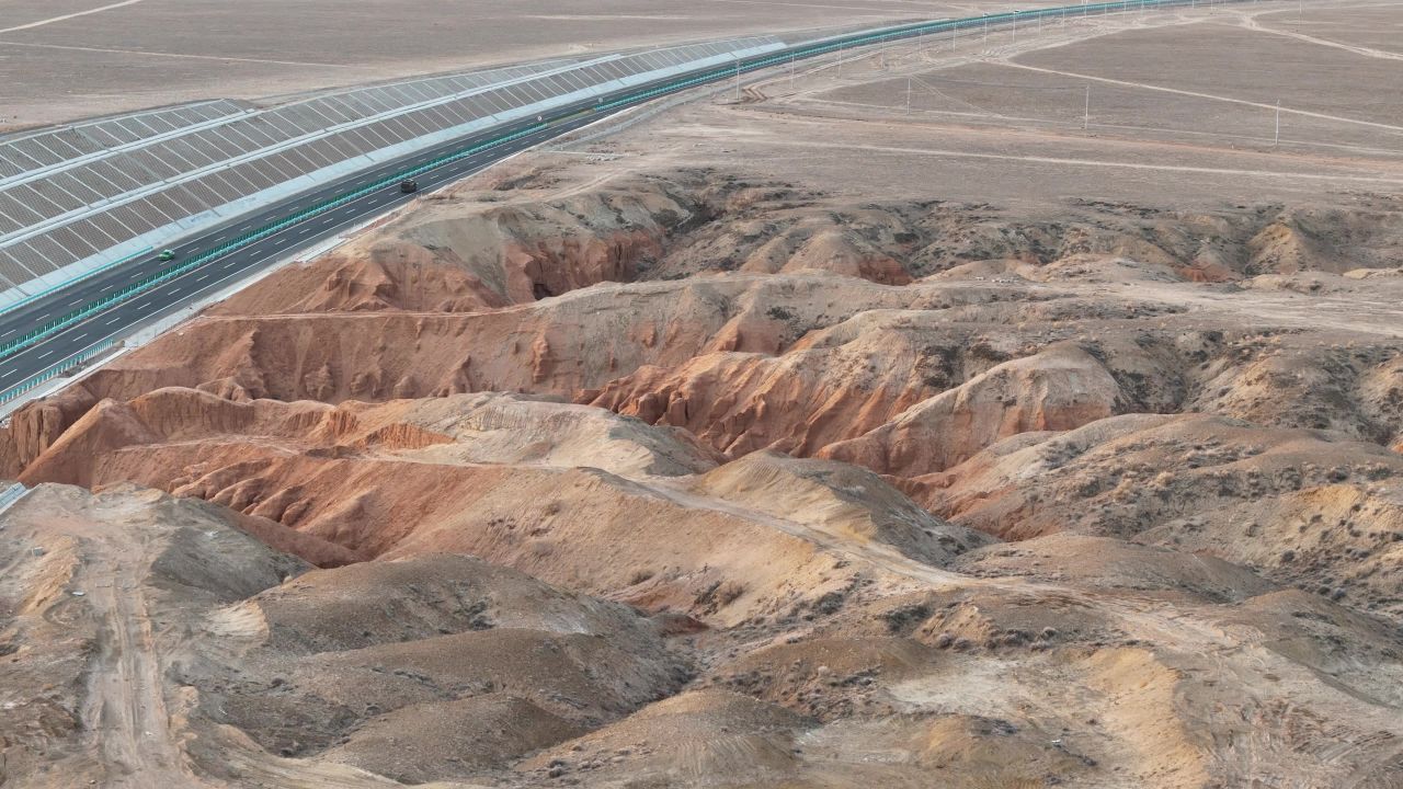 新疆S21沙漠公路 25