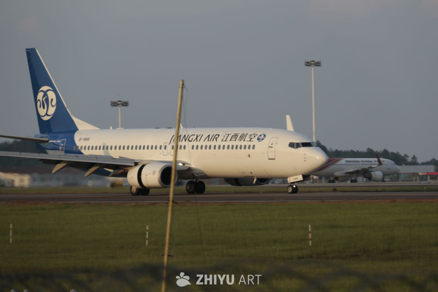 江西航空飞机准备起飞