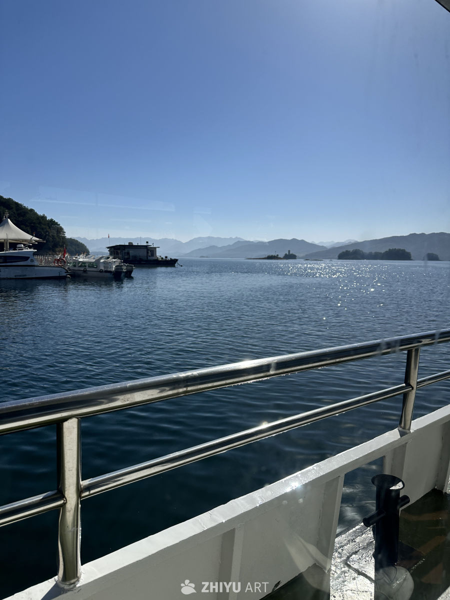 湖上风光，游船视角
