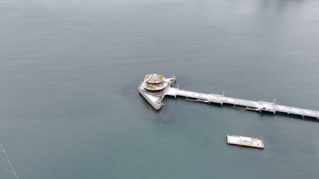 青岛市南老城区栈桥海边雪景航拍 13