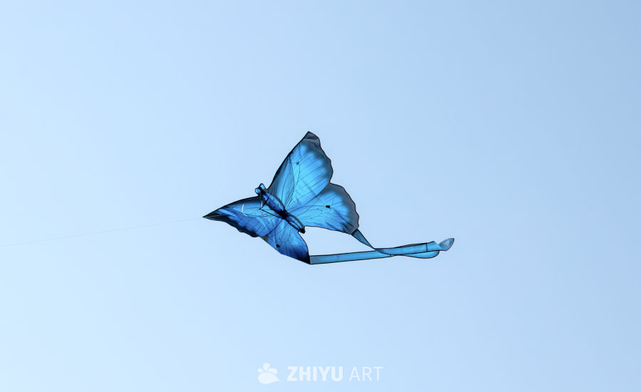 蓝空中的蝴蝶风筝