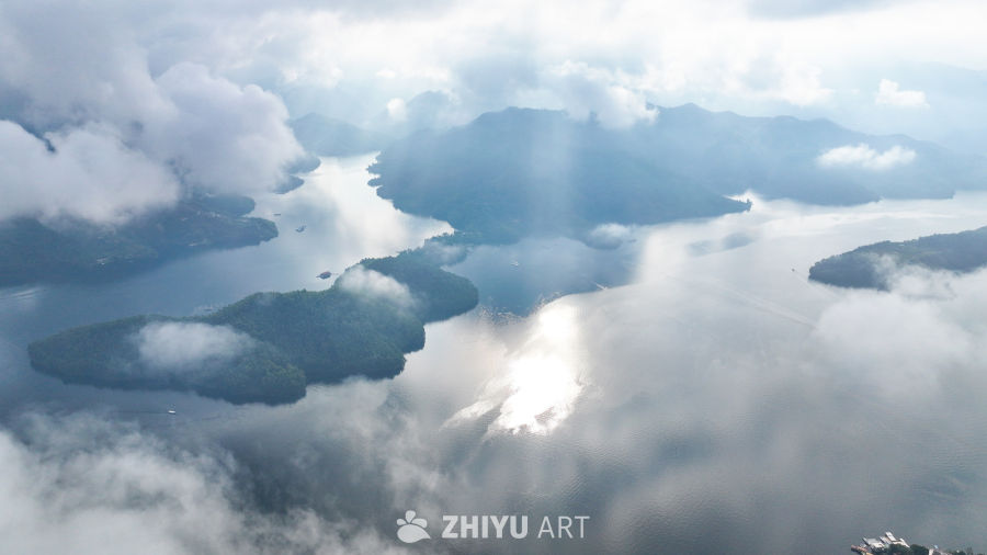 航拍云雾缭绕湖泊美景湖光山色自然风光 8