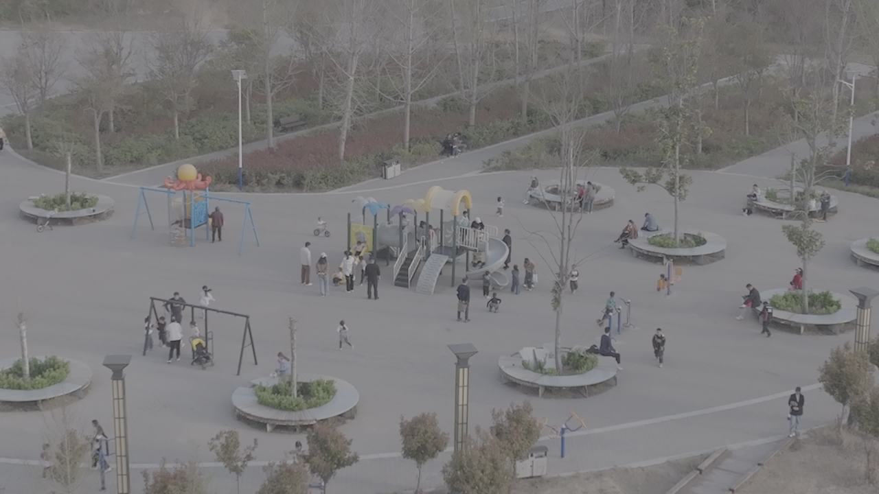热闹的儿童游乐场