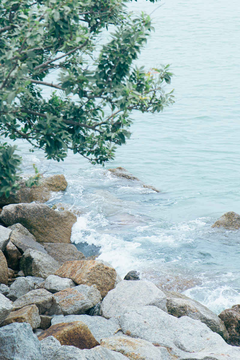 礁石海浪