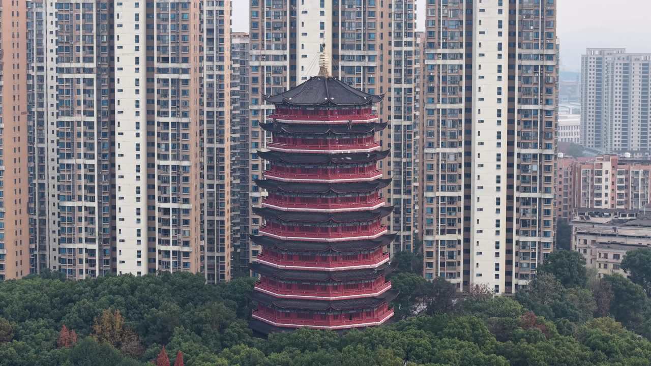 传统与现代的碰撞