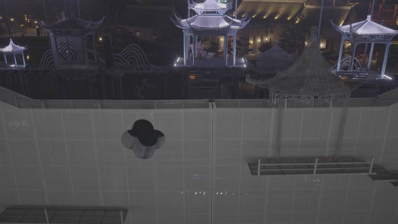 夜色中的古韵与现代交织