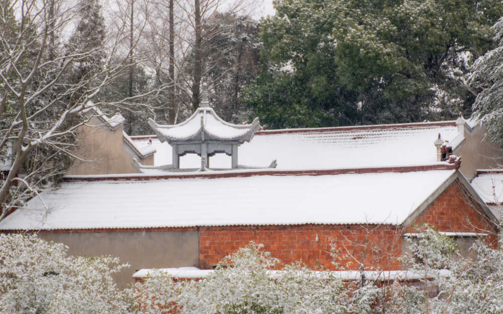 雪中寺庙