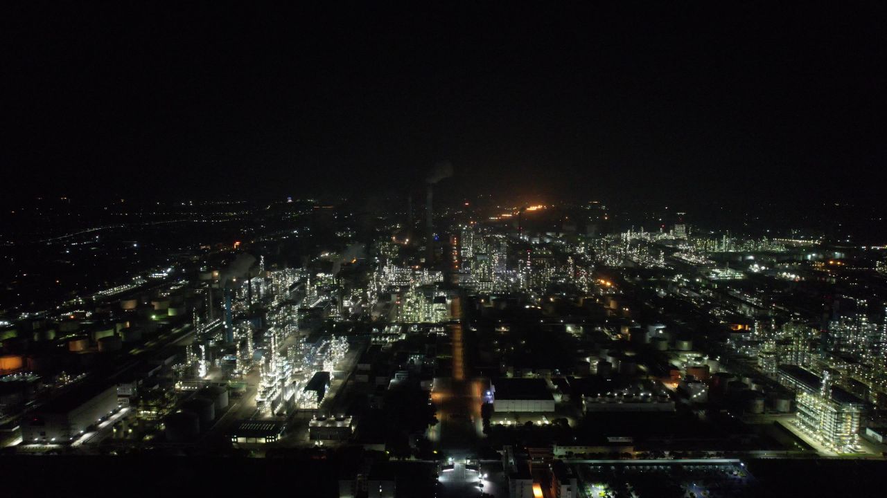 中国石化茂名石化工厂夜景航拍  