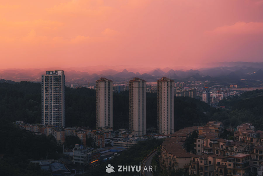 近黄昏与山