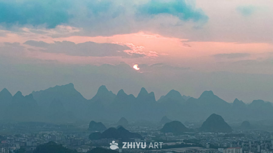 日落下的桂林山水