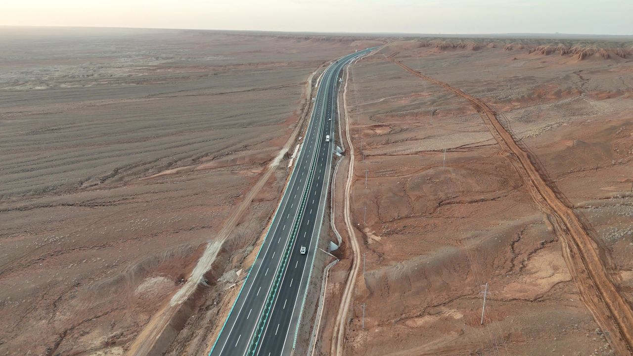 新疆S21沙漠公路 20