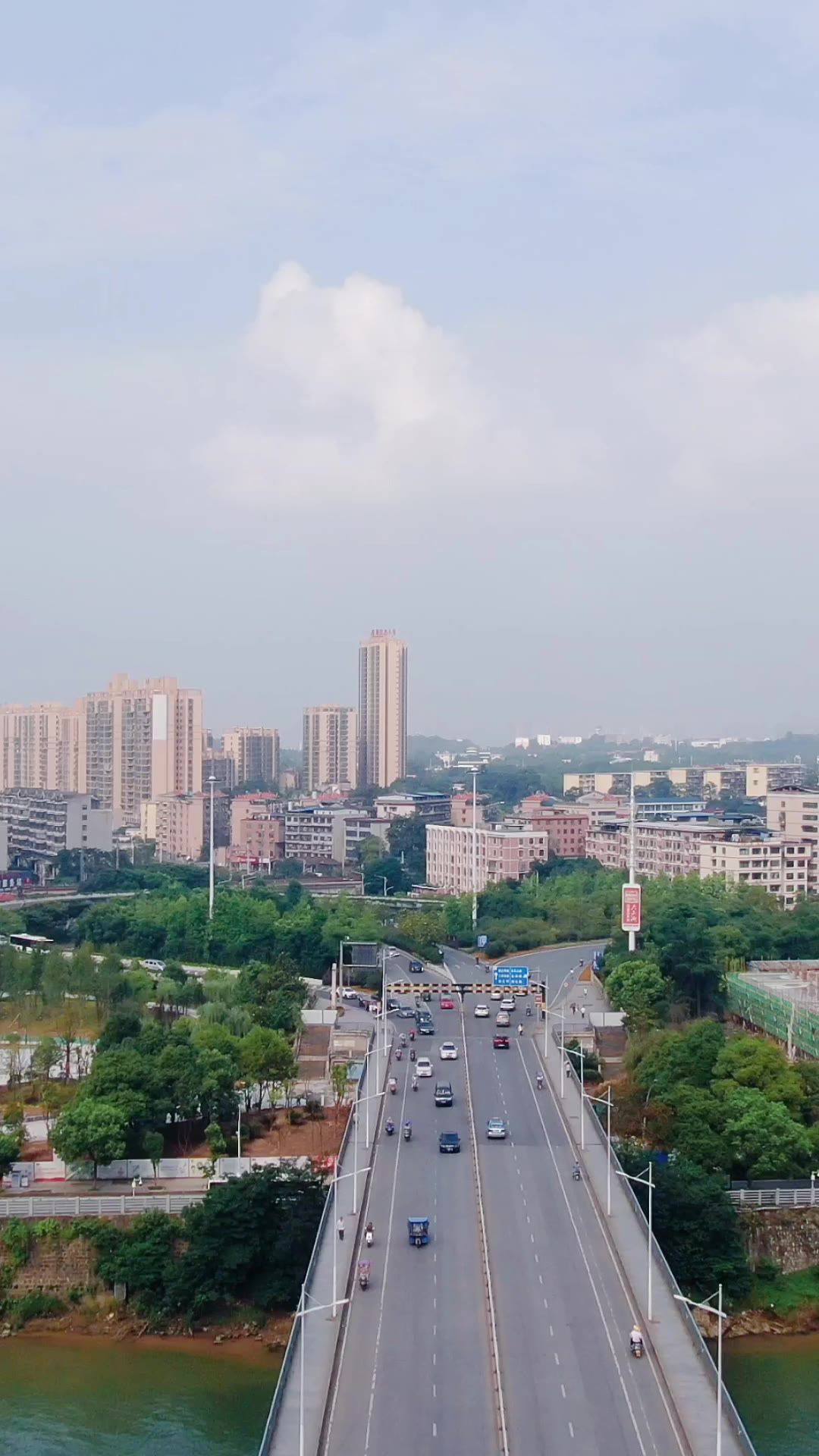 航拍福建泉州城市交通竖屏
