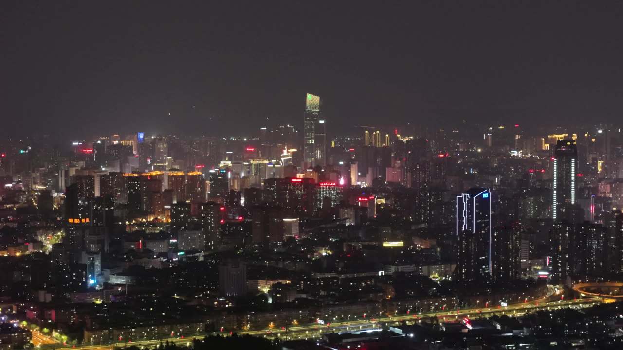 灯火辉煌的城市夜景