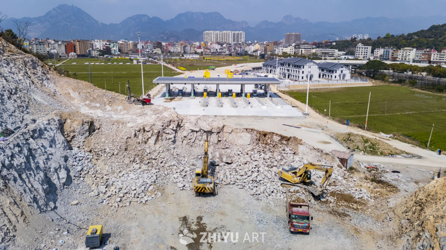 建设中的高速公路入口