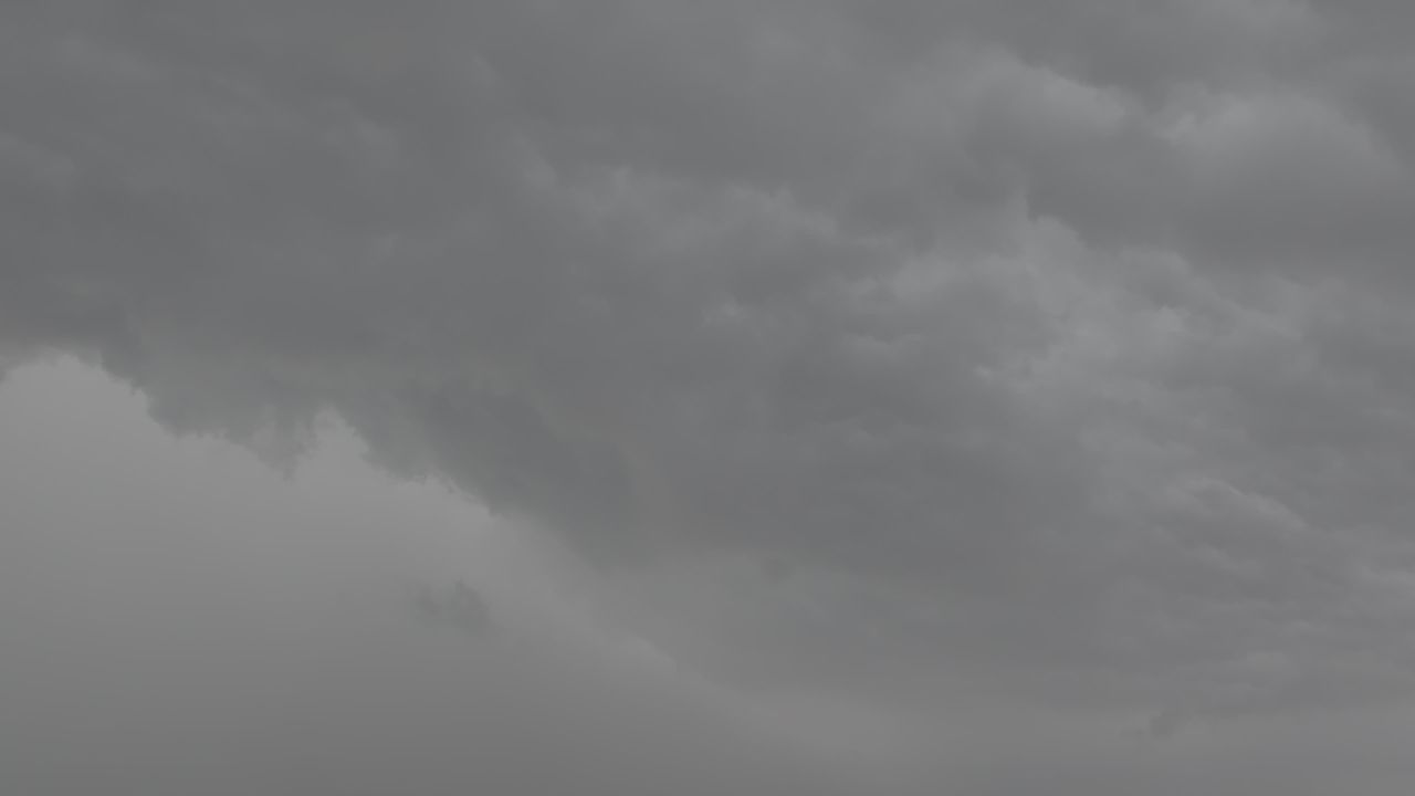 暴风雨前的城市