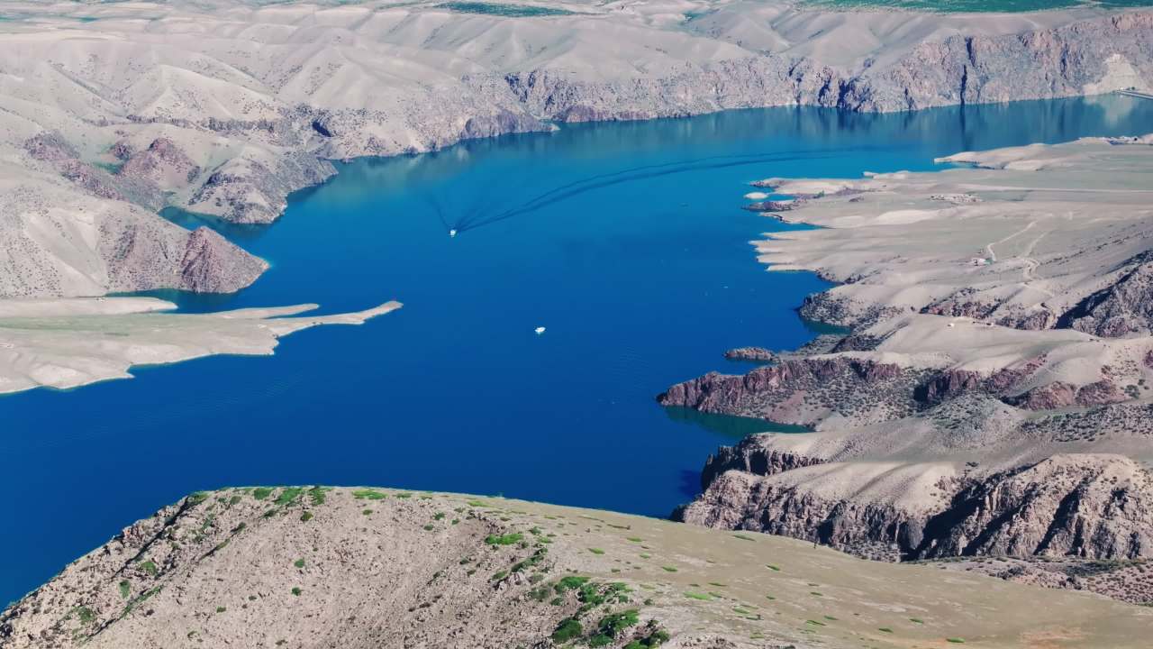 新疆伊犁喀拉峻草原峡谷河流自然风光航拍