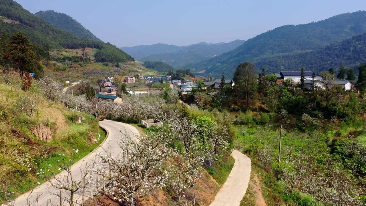 春日山间小村