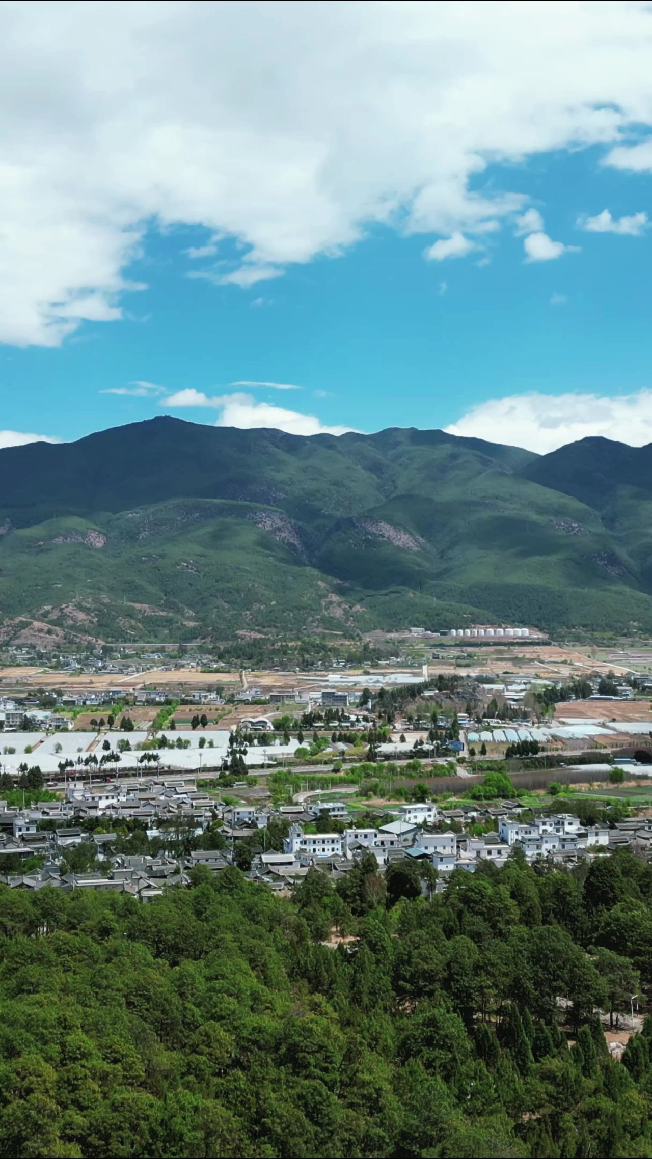 云南丽江城市风光竖屏航拍  
