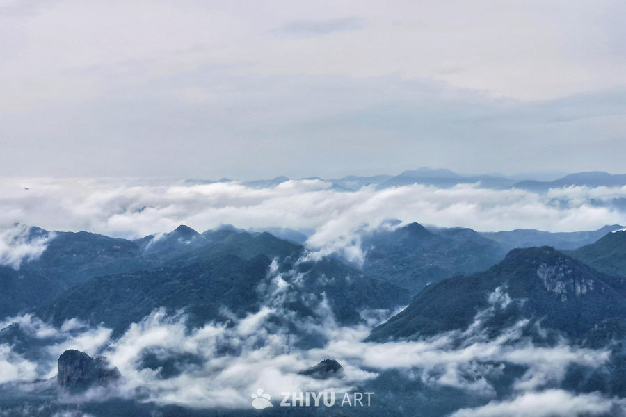 云雾涌动