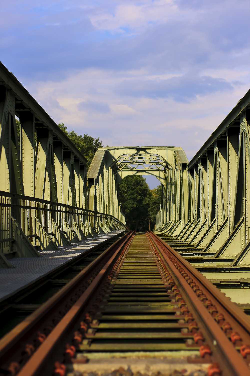 铁路桥梁金属架构