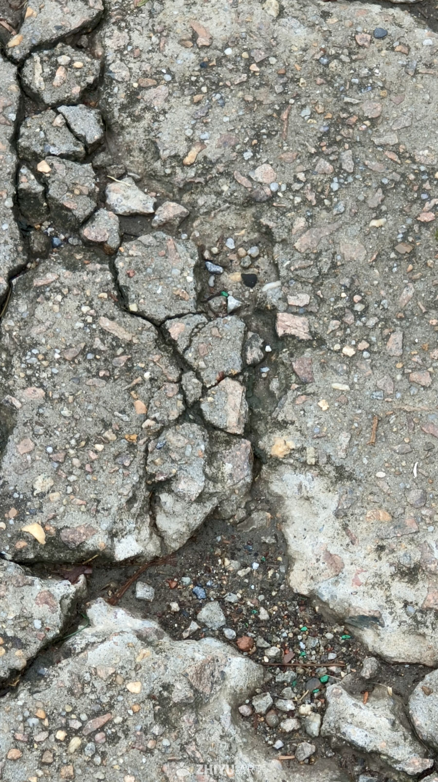 裂开的地面