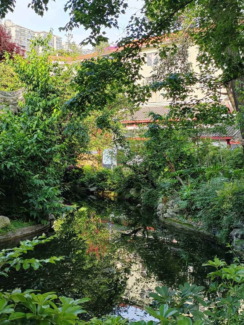 溪水