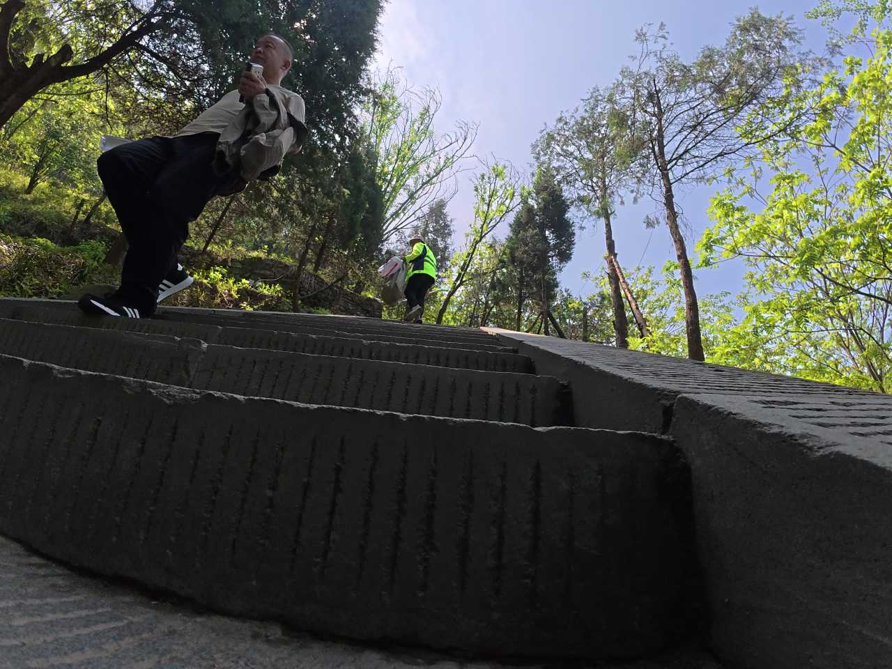阳光下的阶梯奔跑