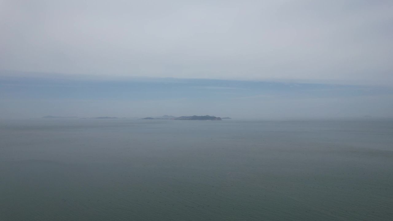 一望无际蓝色大海海洋风景航拍
