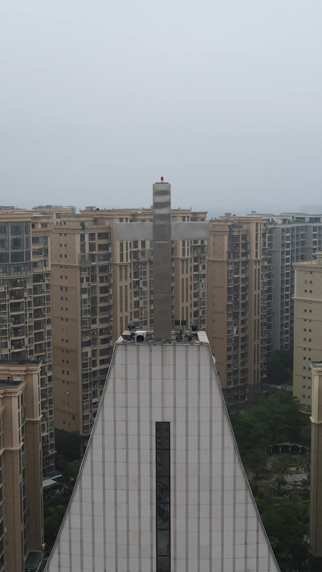 城市中的十字架