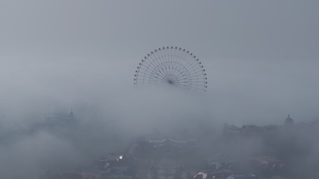 雾中摩天轮