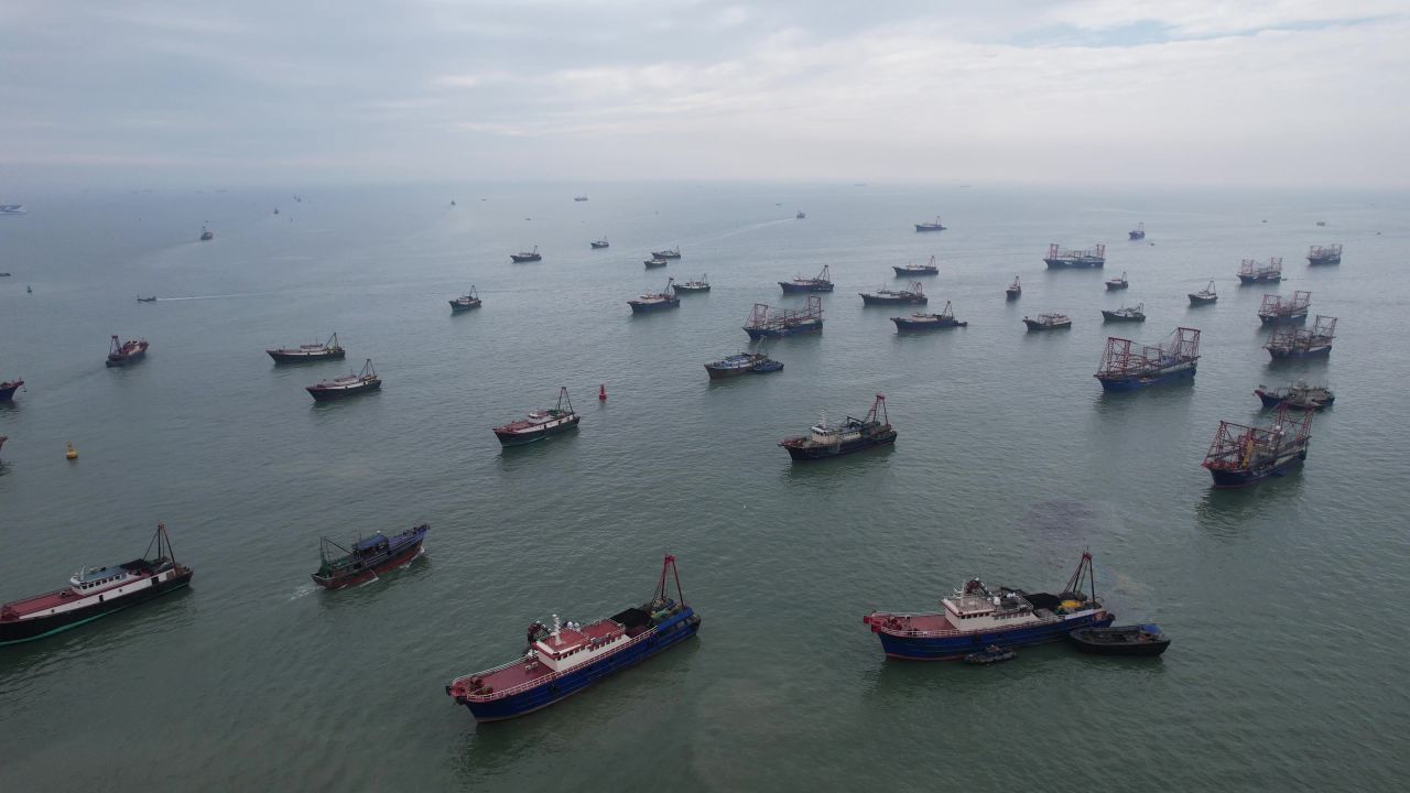 海边渔船广西北海海边风光航拍  
