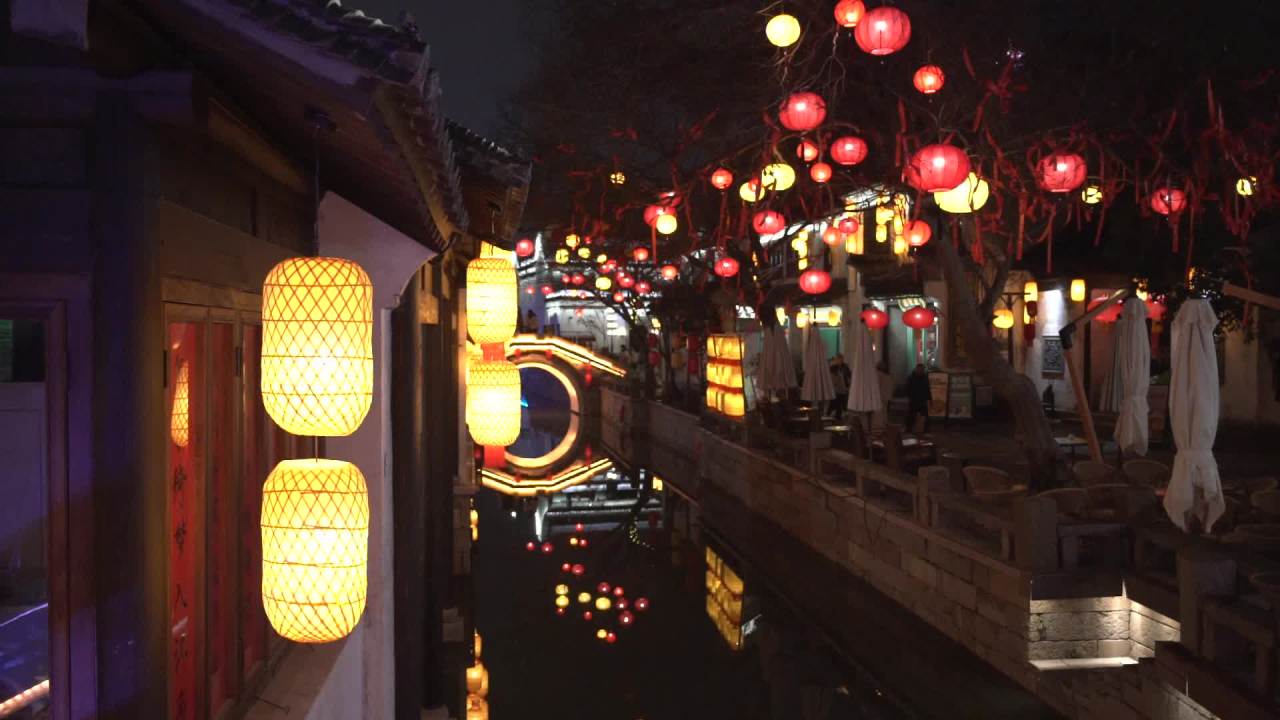 夜色中的古街