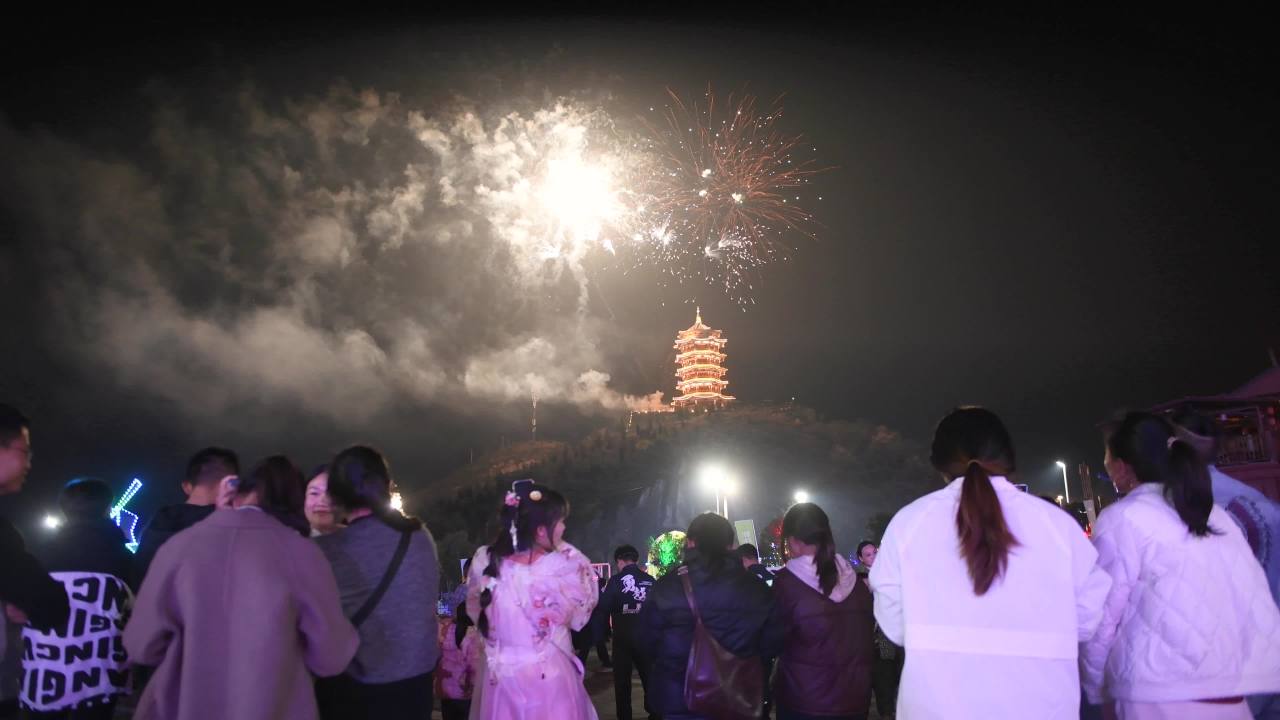 4k人群观看烟花表演