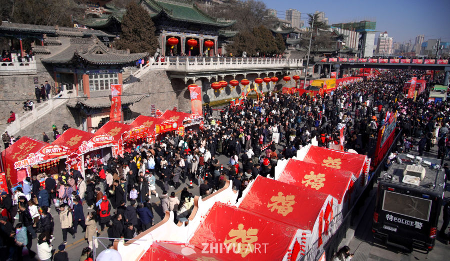兰州黄河市集春节氛围浓厚 2