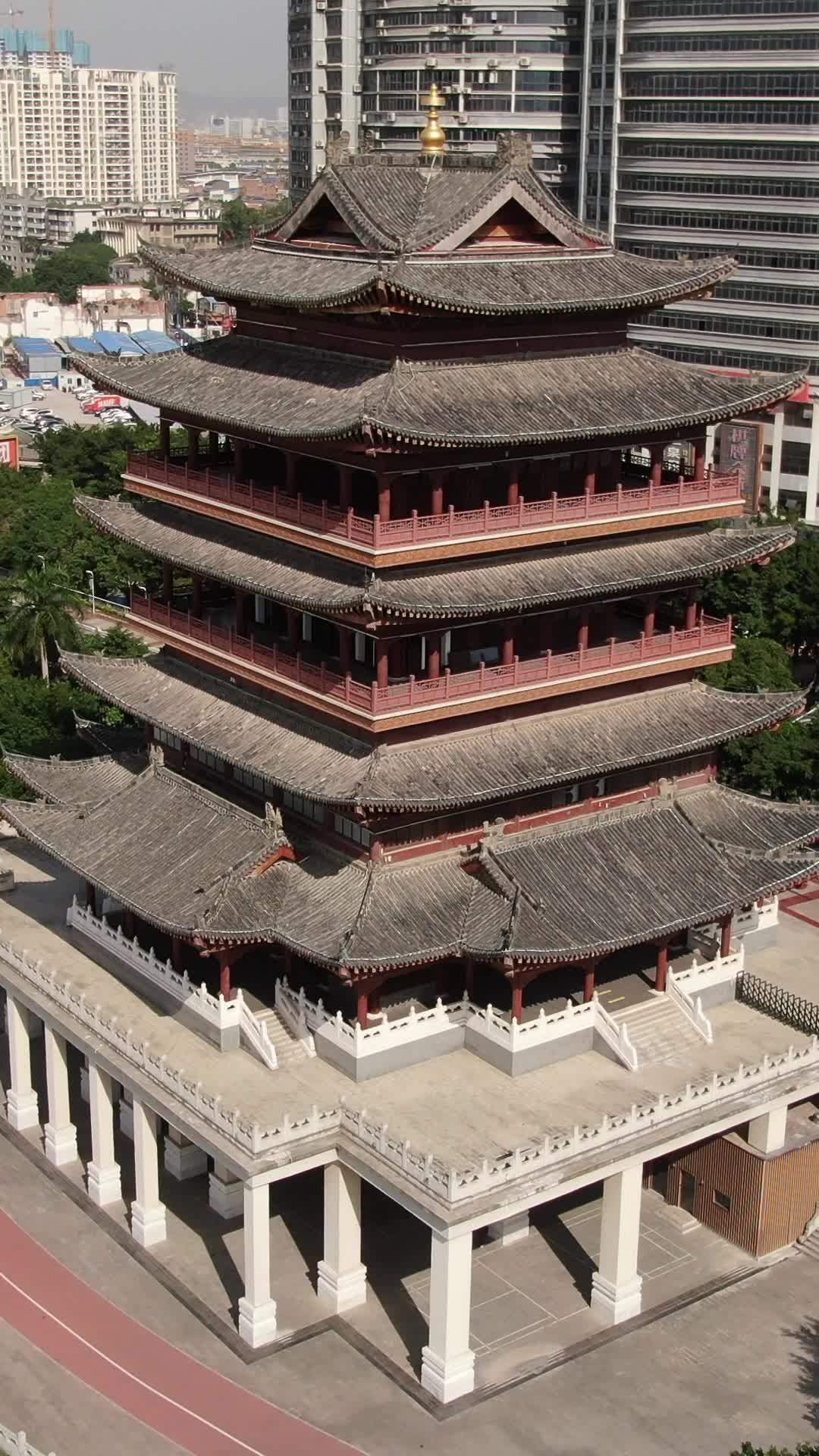 古塔与现代城市的对话
