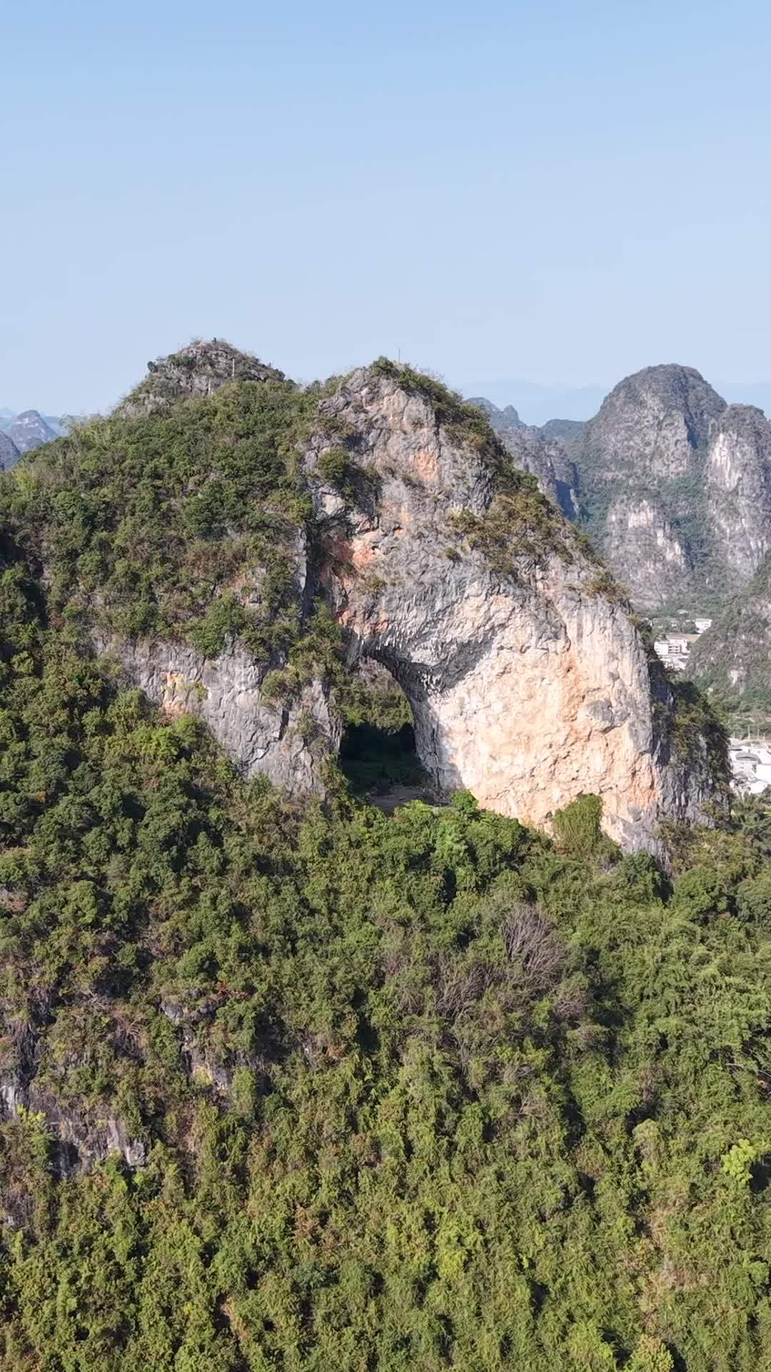 天然拱门的壮丽景色