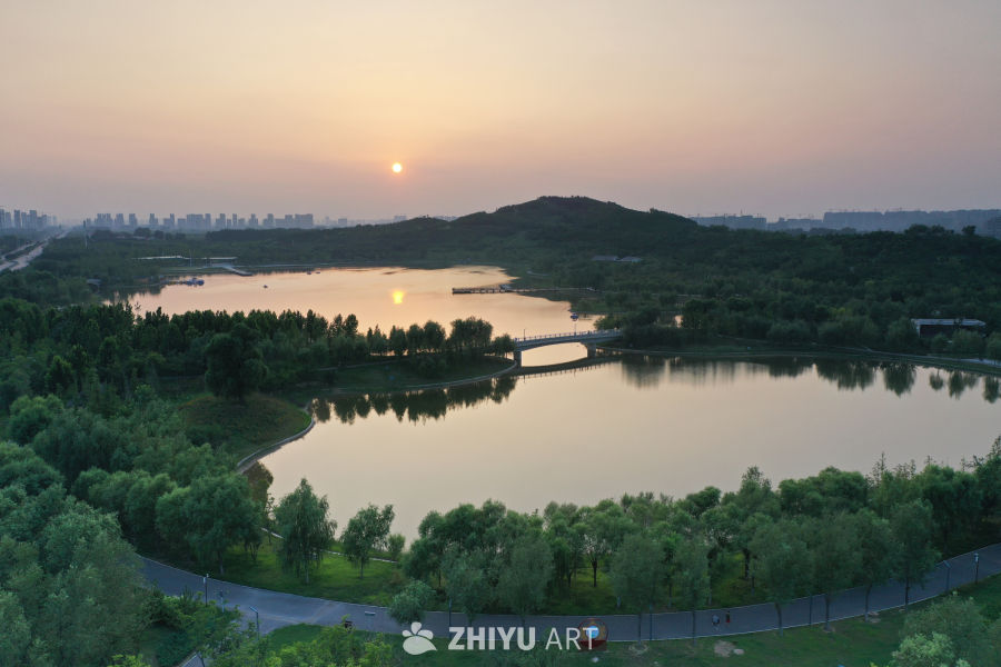 湖畔夕阳